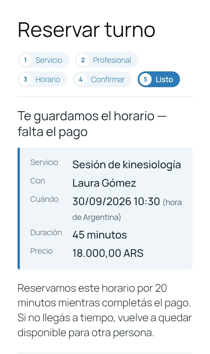 Último paso de la reserva en un teléfono Android: el horario guardado mientras se completa el pago, con el resumen del turno.