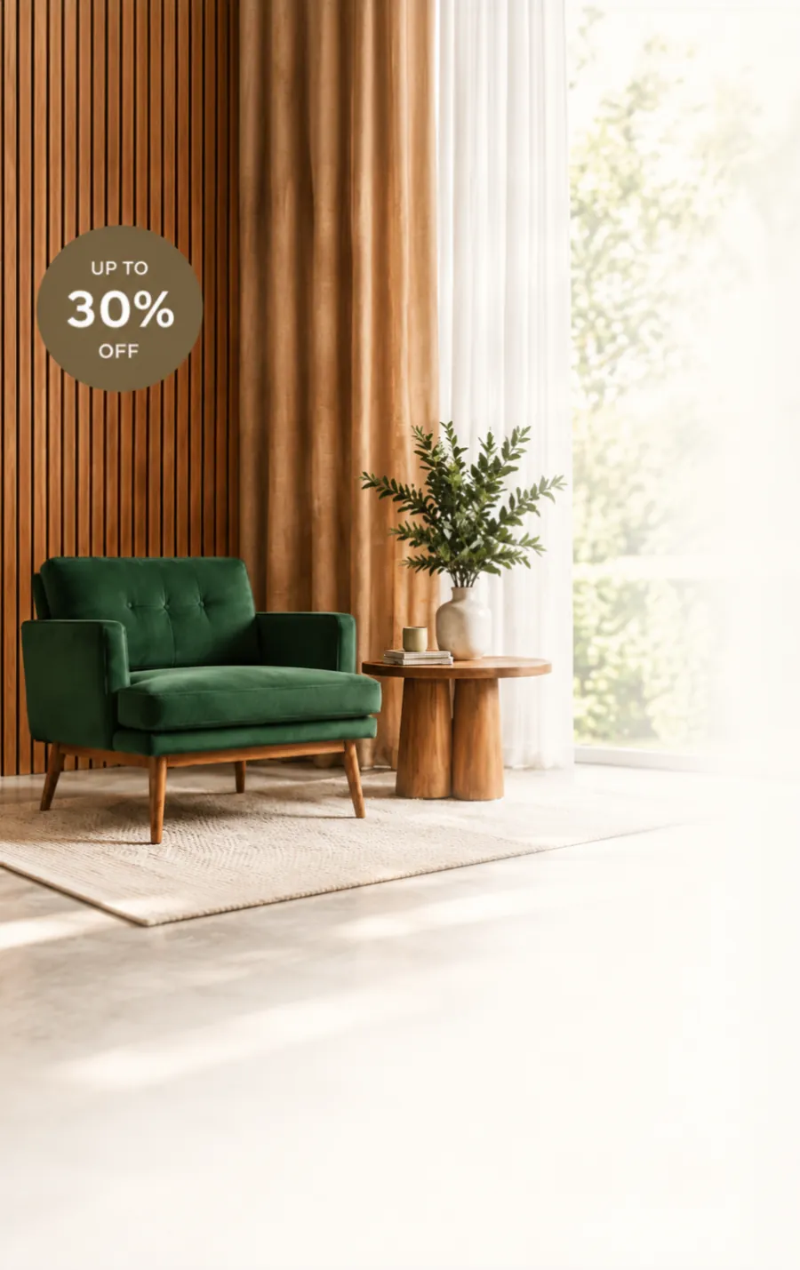 Sillón verde junto a una mesa auxiliar de madera